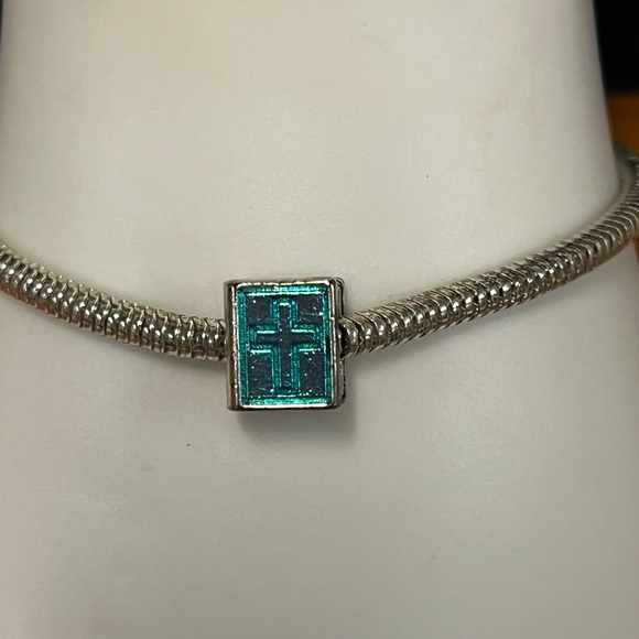 💕 3/$10 Bible w/ Cross Sliding Charm - Picture 1 of 5